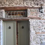 Bayiri Petit בית הארחה 4*