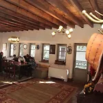 Bayiri Petit בית הארחה 4*