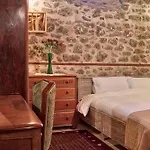 Bayiri Petit בית הארחה 4*